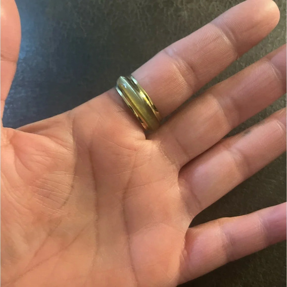 New! **UNISEX** Gold Stainless Steel Think Band Ring - Picture 4 of 5